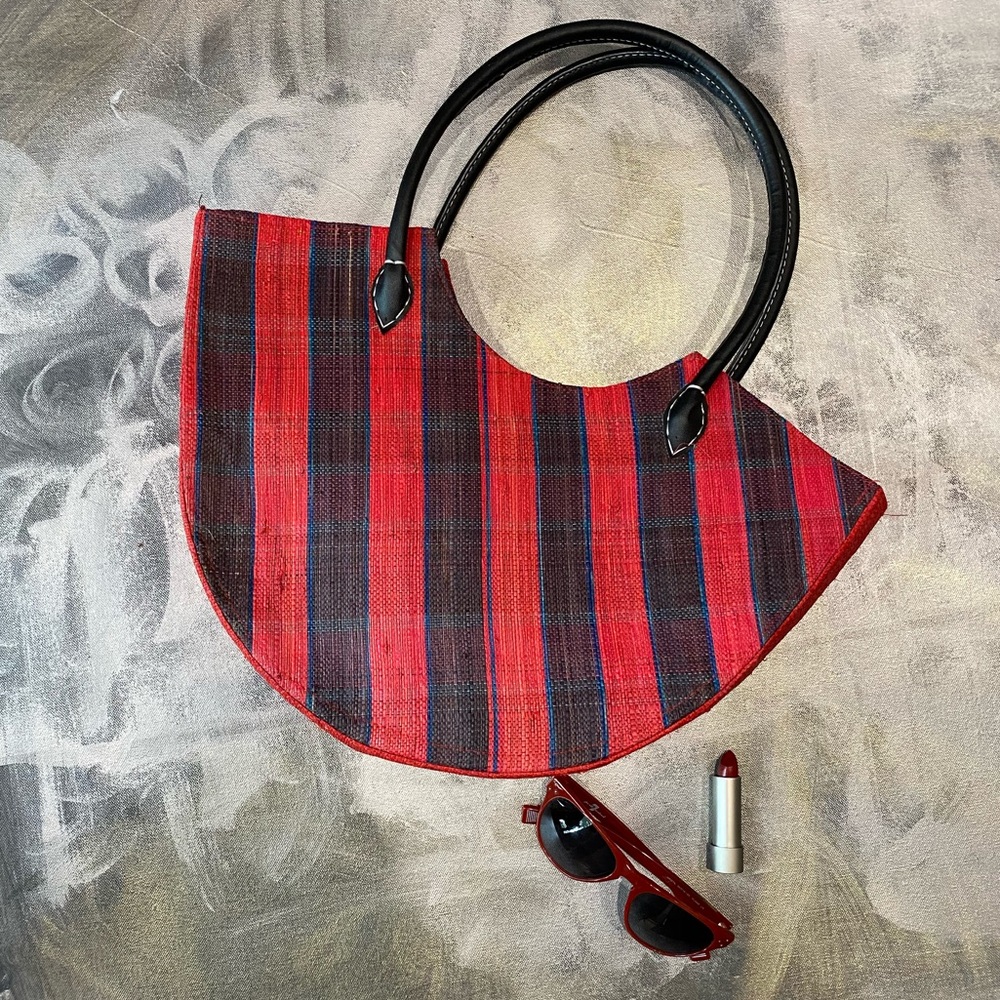 Vintage woven beach market tote in red & black